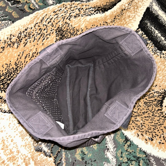 Go-To Tote - Picture 4 of 6